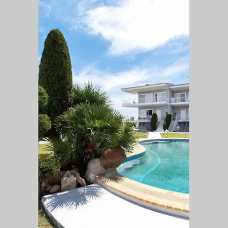 Family Maisonette With Pool #3 度假居 *