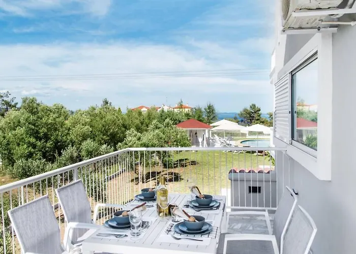 Family Maisonette With Pool #3 Ferienhaus Néa Fókaia