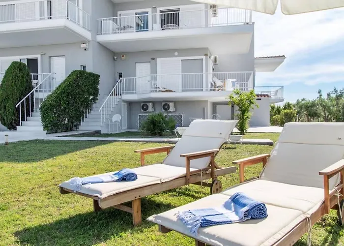 Family Maisonette With Pool #3 Ferienhaus Néa Fókaia