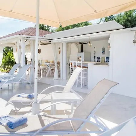 Casa de Férias Family Maisonette With Pool #3