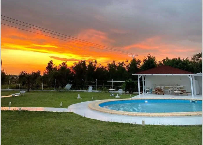 Family Maisonette With Pool #3 Tatil Evi