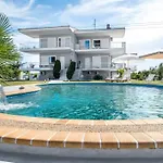 Casa de Férias Family Maisonette With Pool #3